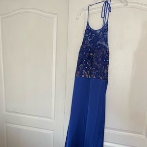High neck, navy prom dress! Long and slim fitting with built in cups!